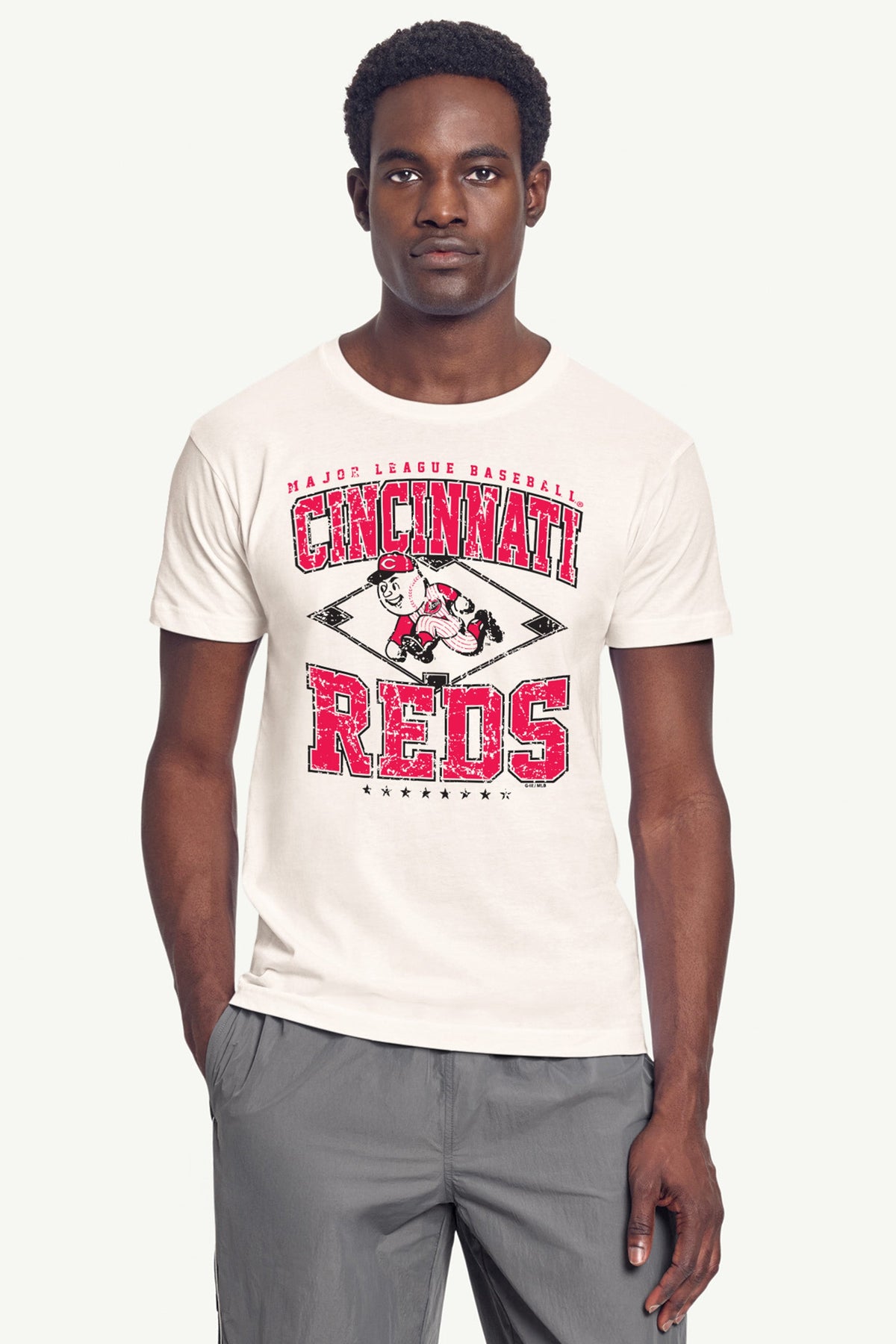 Starter Essential | MENS CINCINNATI REDS DISTRESSED COOPERSTOWN DIAMOND SHORT SLEEVE T SHIRT