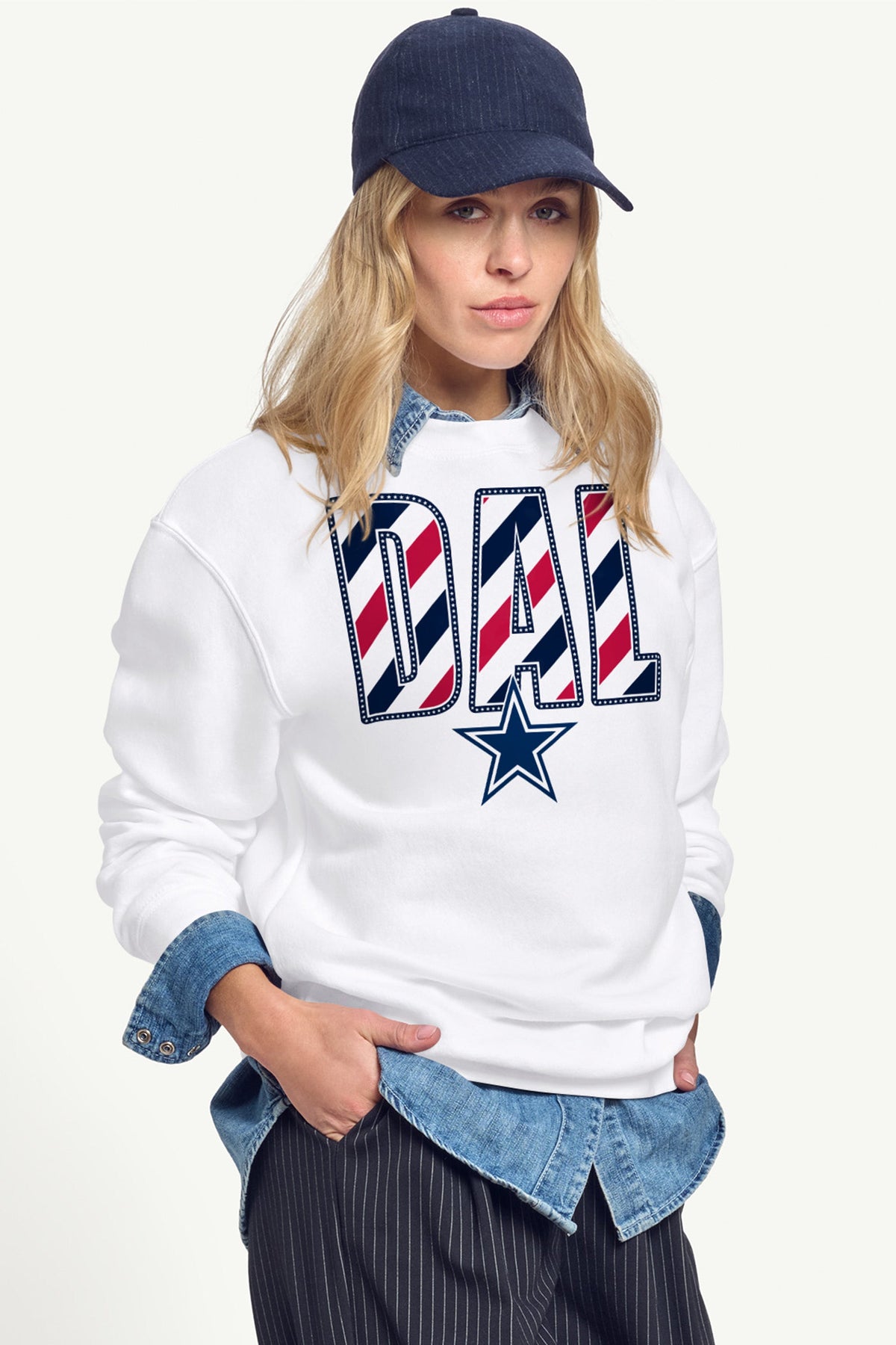 Starter Exclusive | WOMENS DALLAS COWBOYS STARS AND STRIPES SWEATSHIRT